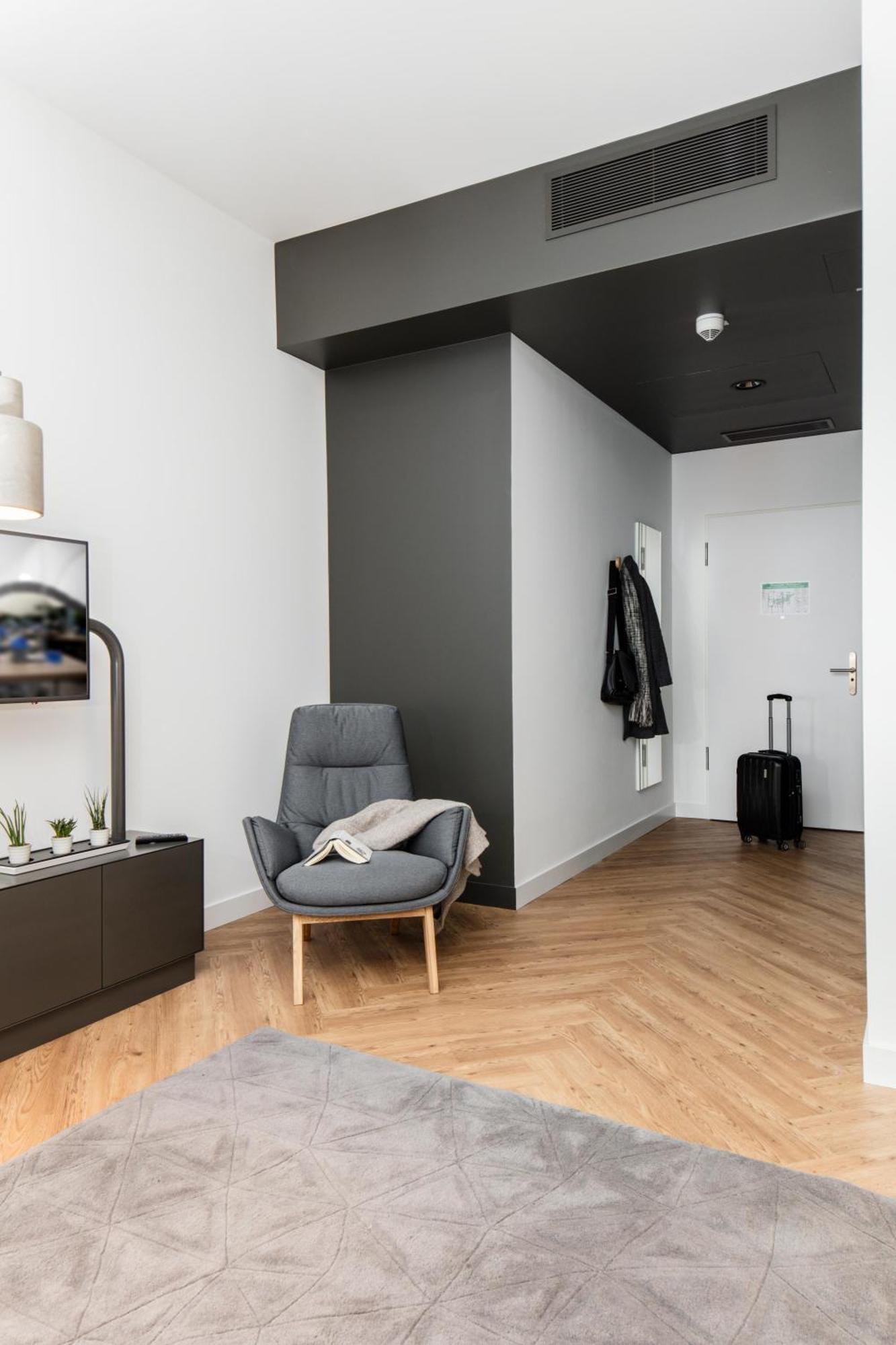 Smartments Business West 3*