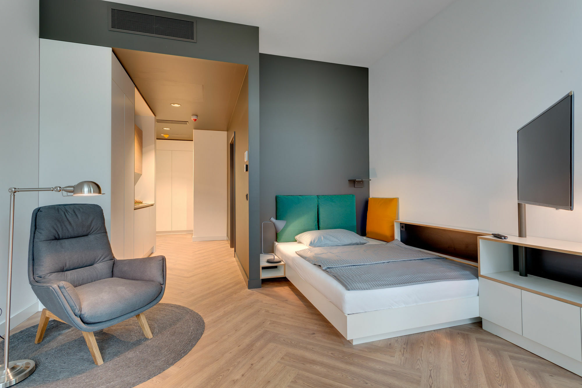 Smartments West 3*